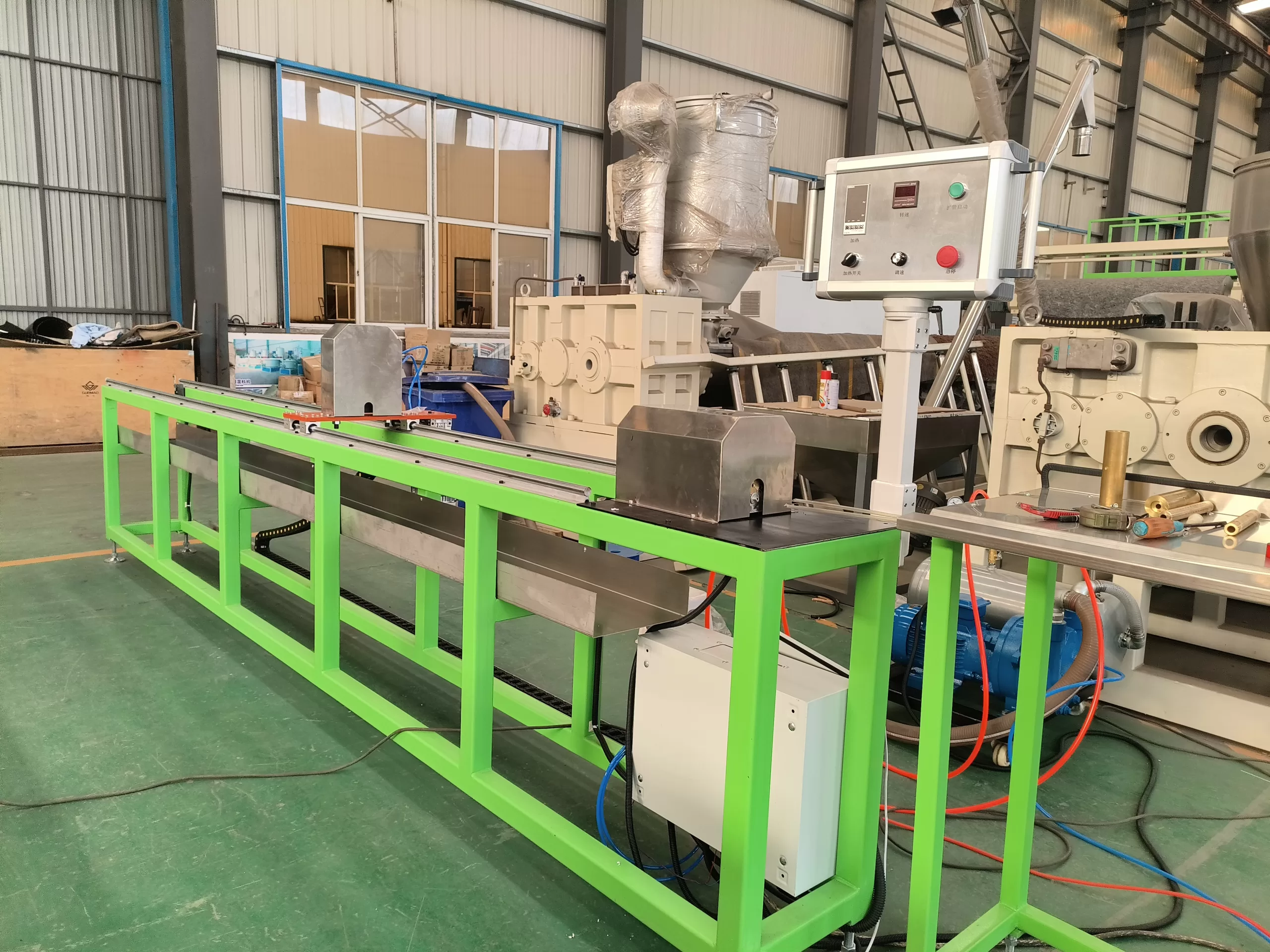 KYNAR PVDF Heat Shrink Tubing Extruder and Expander, KYNAR PVDF Heat Shrink Tubing Extrusion and Expansion. KYNAR – Semi-Rigid PVDF Heat Shrink Tubing/PDVF Shrink Tubing Production Line
